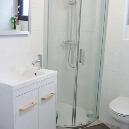 T2 Renove, Climatise, Avec Terrasse Et Parking, Proche - Fr-1-387-166 * 马瑟伊兰